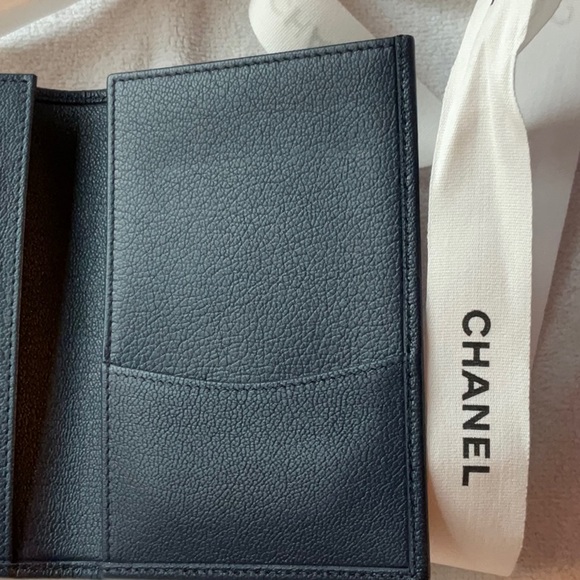 ๐๐น๐ CHANEL PASSPORT COVER ๐๐น๐ NWT ๐๐น๐ - Picture 13 of 16